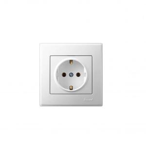 Rozetka zazemleniya bilan