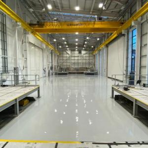 O'z-o'zidan tekislanadigan epoksi pollar