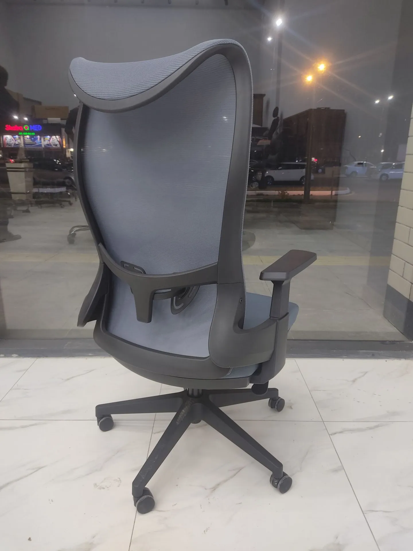 Menejer Cady Grey uchun ofis kreslosi