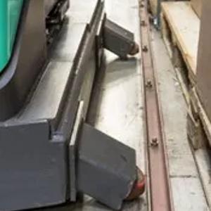 Mitsubishi yuk mashinasiga yetib boring