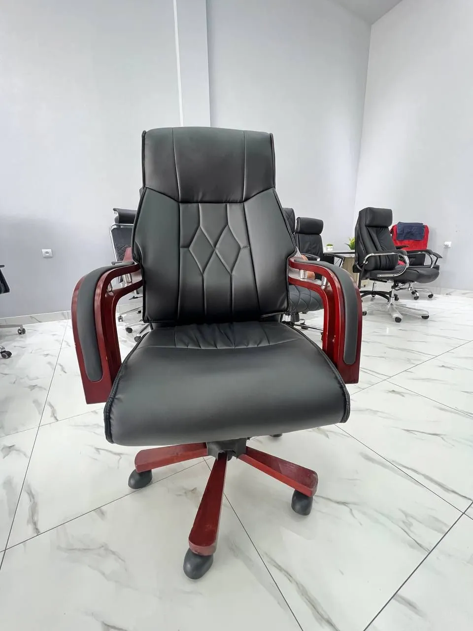 Katta ofis kreslosi