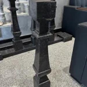Полированные квадратные балясины из Black Diamond гранита