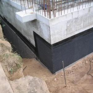 Profillangan membrana, drenaj geomembranasi, shpikli