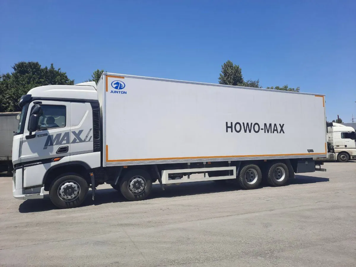Howo Max 480 8x4 furgon