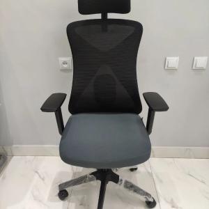 Menejerlar va xodimlar uchun to'rli ofis stullari