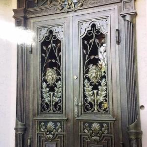 Keng assortimentda eshiklar, panjaralar, to'siqlar