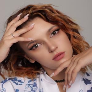 WK2-07 HAZEL 0.00 2PS с Раствором Цветные КАРИЕ  2 Линзы+Раствор в Подарок