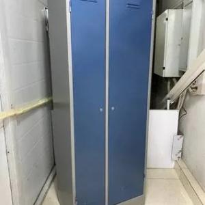 Металлический шкаф для раздевалки