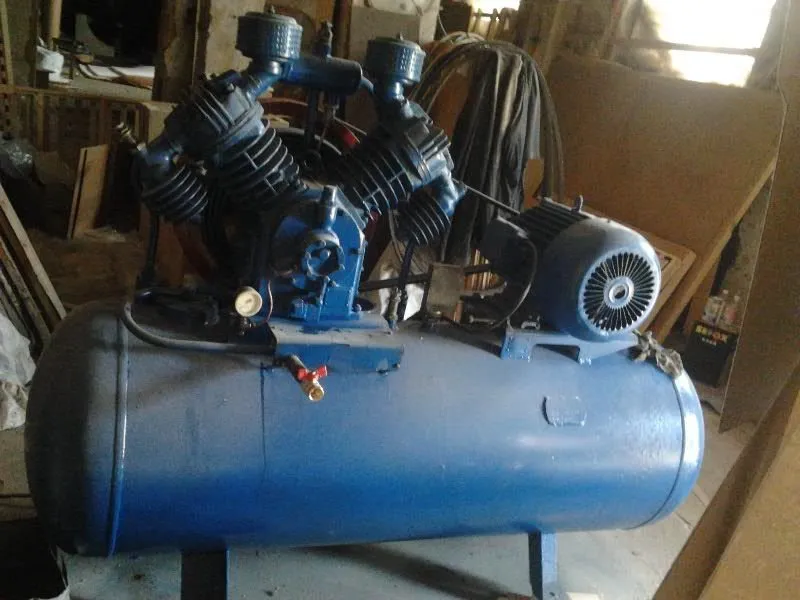 Garaj kompressorining quvvati 0,15 m3 / min Rish = 8 kg / sm2 qabul qiluvchi hajmi 70 l