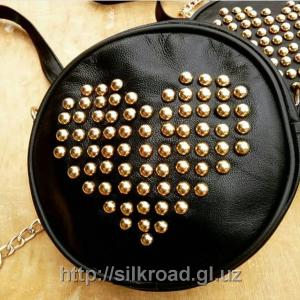 Haqiqiy charmdan perchinli ayollar sumkasi