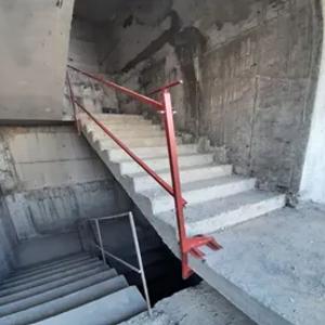 Временное ограждение лестнечных маршей