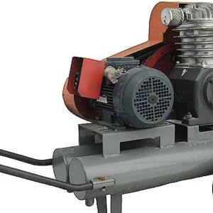 Гаражный компрессор производительность 0,15м3/мин Рраб= 8 кг/см2  объем ресивера 70л