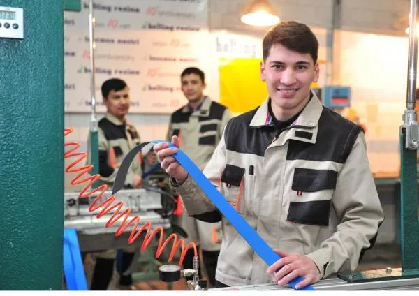 Elastomer qoplamali tekis haydovchi kamarlar