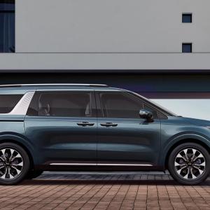 Автомобиль Kia Carnival