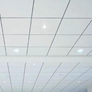 Подвесные плиты типа Армстронг стандартного размера: 60см/60см/12мм.