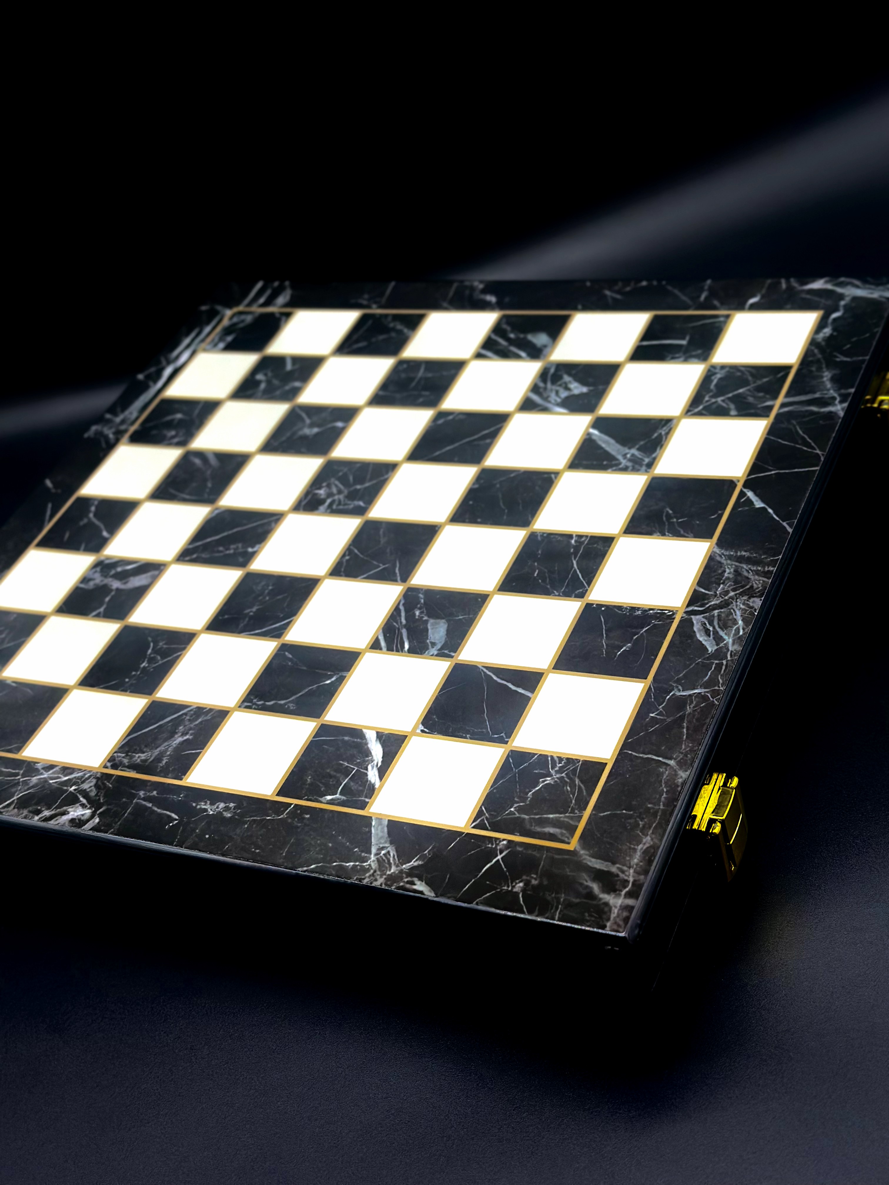 Шахматы с металлическими фигурами CHESS