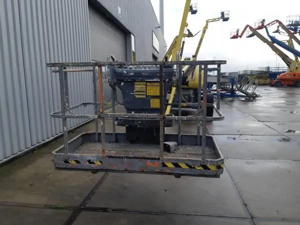 Телескопический дизельный подъемник JLG 660 SJ