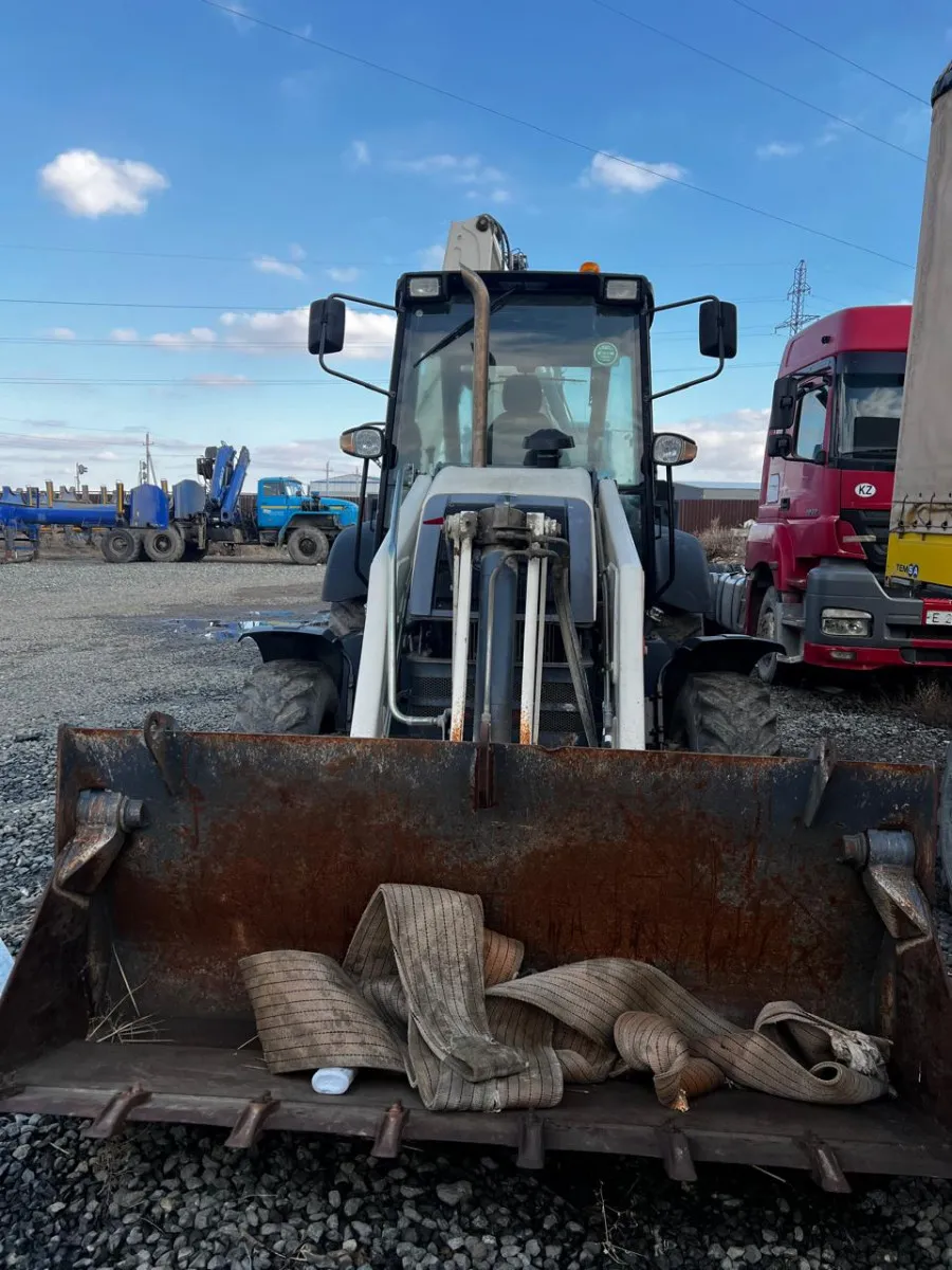 Terex TLB 825 ekskavator
