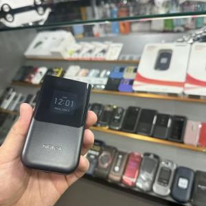 Смартфон Nokia 2720 Flip