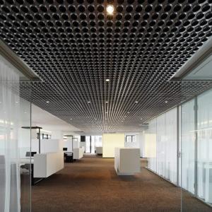 Потолок из алюминиевых панелей