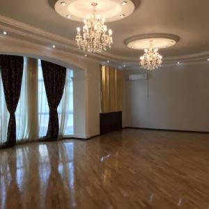 Toshkent markazida yevro ofis sotiladi. 4 qavatli, 876 kv.m.