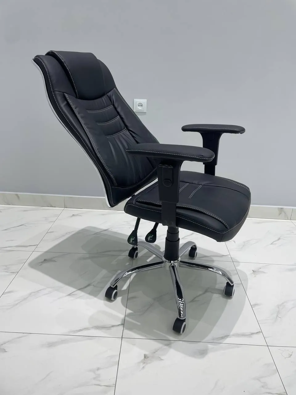 Menejer uchun ofis kreslosi A 065