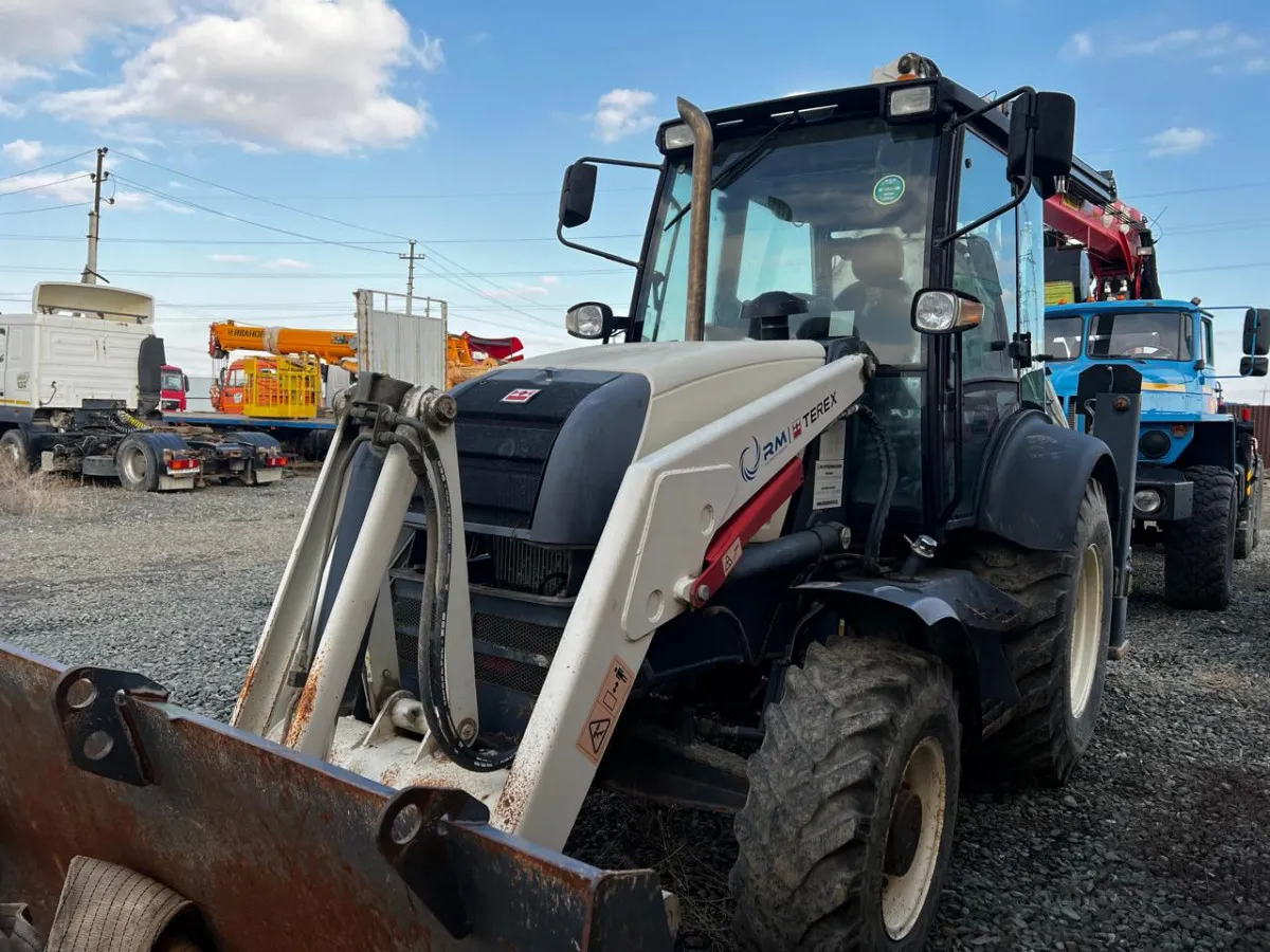 Terex TLB 825 ekskavator