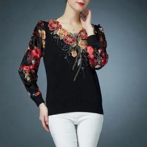Женский джемпер с вышивкой