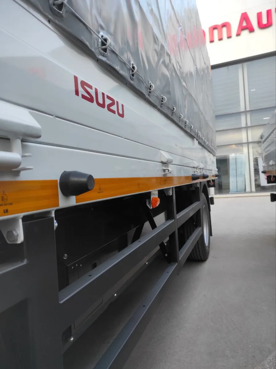 Van ISUZU NPR 82L