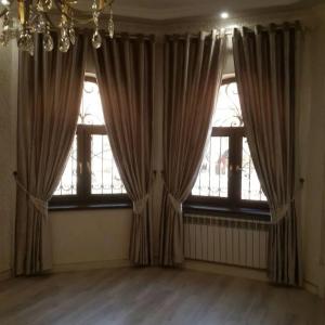 Элегантные шторы для зала