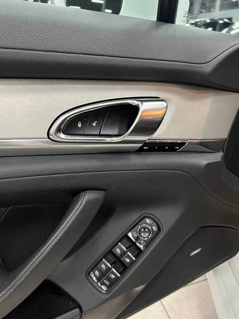 Электромобиль Porsche Panamera
