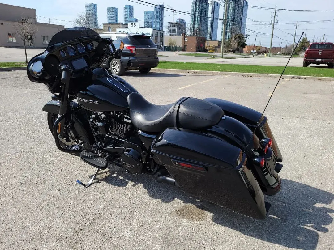 Мотоцикл Harley-Davidson Street Glide Special 114