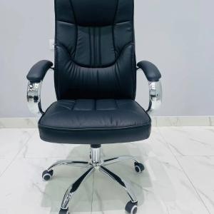 Menejer uchun ofis kafedrasi C 818