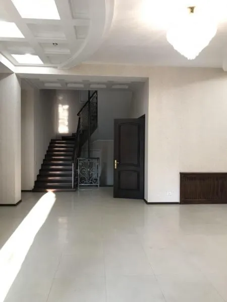 Продаётся евро офис в центре Ташкента. 4 уровня, 876 кв.м.