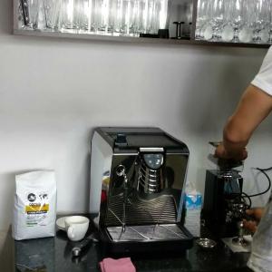 MCF kofe maydalagichli Nuova Simonelli Oscar II qahva mashinasi