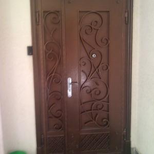 Metall eshiklar, panjaralar, to'siqlar