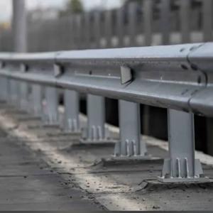 Ko'prikli yo'l to'siqlari, bir tomonlama, bir qavatli,