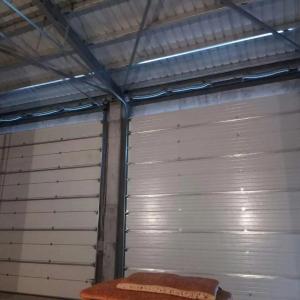 Промышленные секционные ворота