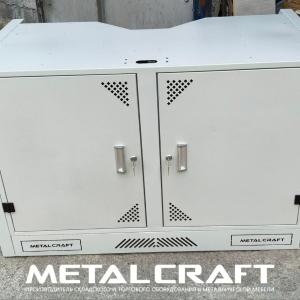 Металлический каркас диспетчерского стола с  техническими отсеками