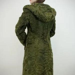 Qorako'l mo'ynali palto "SEVERINA"