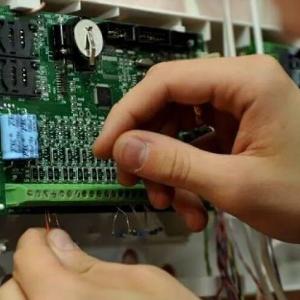 Монтаж и подключение датчиков движения и пожаротушения