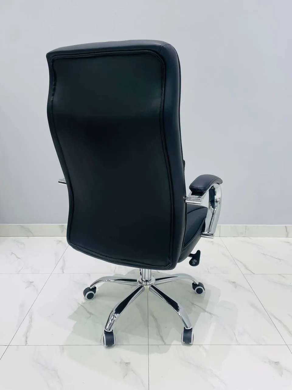 Menejer uchun ofis kafedrasi C 818
