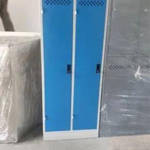 Kiyinish xonasi uchun metall shkaf