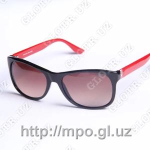 Солнцезащитные очки от Levi's