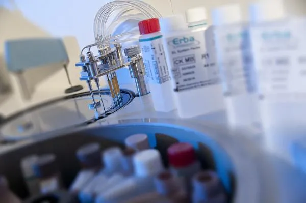 Avtomatik biokimyoviy analizator Erba XL-200