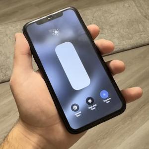 Смартфон Apple iPhone XR 24/7GB