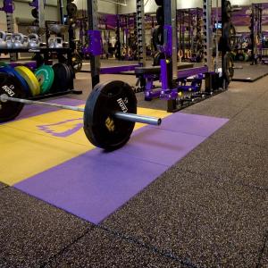 Sport zallari uchun kauchuk plitkalar (RP)