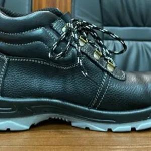 Yopiq klapanli xavfsizlik poyabzali