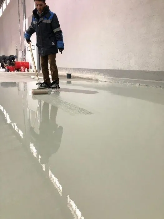 Lityum sertleştirici qo'llaniladigan sayqallangan beton zamin