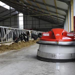 Автоматический подравниватель кормов Lely Juno